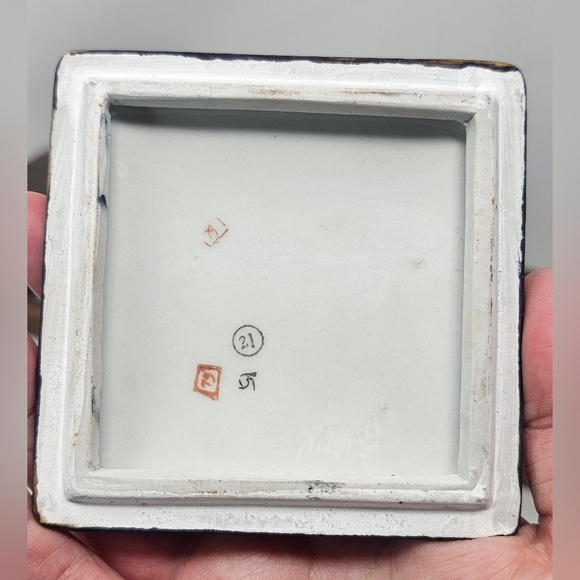 Vintage Porcelain Hand Painted Gold Trim Green Chinese Decorative Trinket Box - Picture 8 of 12